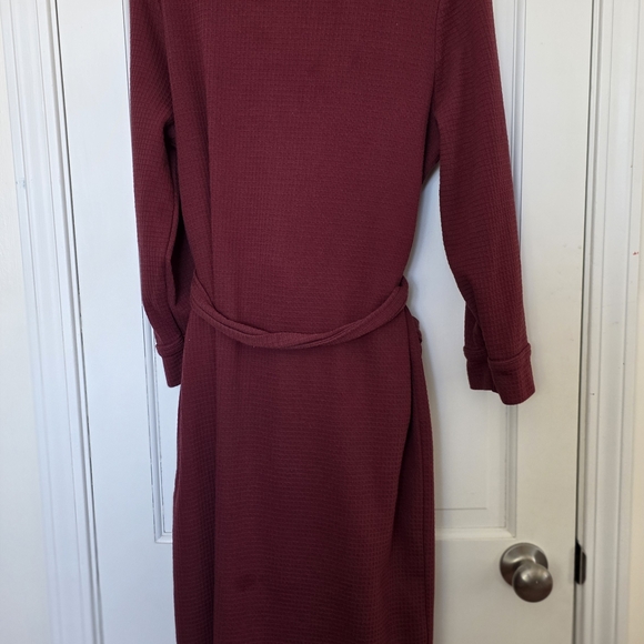 Amazon Essentials Maroon Waffle Knit Robe - Picture 2 of 3